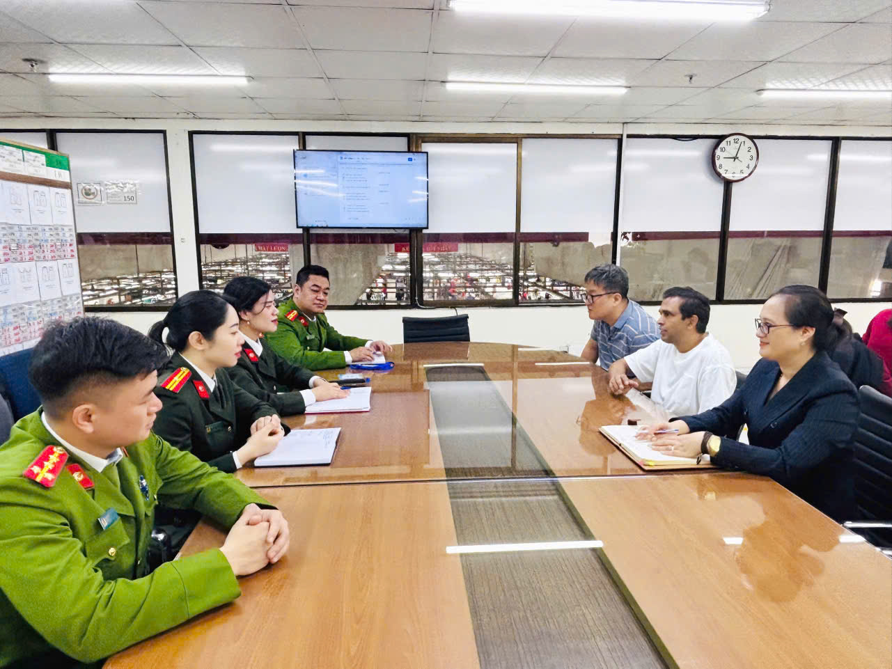 Phòng An ninh kinh tế và Công an phường Hồng An: Vận động doanh nghiệp tạo điều kiện cho người lao động tham gia bầu cử